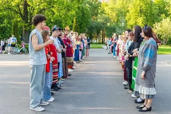 «Хоровод единства народов России» состоялся и в Остафьево
#Остафьево #Хоровод #Традиции #Всероссийскаяакция | Сетка — социальная сеть от hh.ru