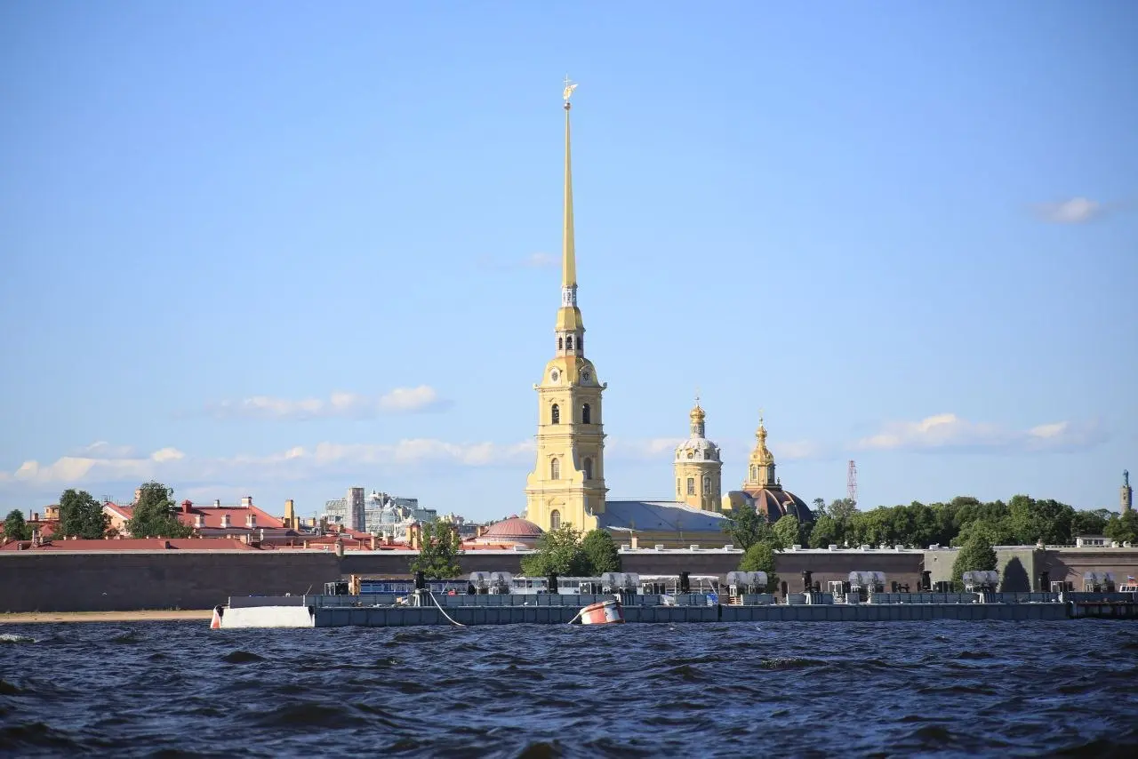 С каналов вид на город под особым углом. Экскурсия была увлекательная, видели Чижика-пыжика, цветные мосты, дом, где прожил последние часы Пушкин, Эрмитаж с воды | Сетка — социальная сеть от hh.ru