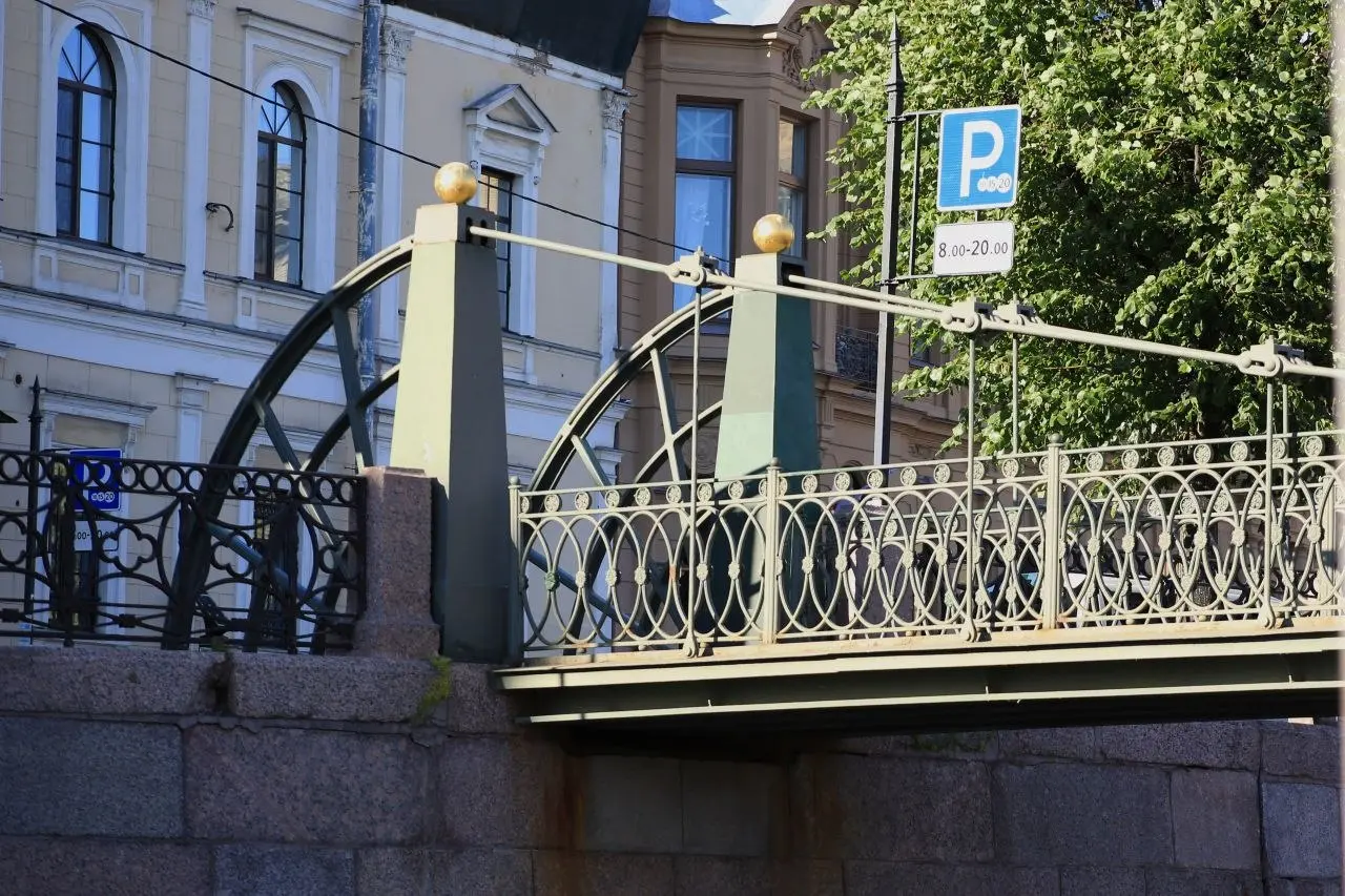 С каналов вид на город под особым углом. Экскурсия была увлекательная, видели Чижика-пыжика, цветные мосты, дом, где прожил последние часы Пушкин, Эрмитаж с воды | Сетка — социальная сеть от hh.ru