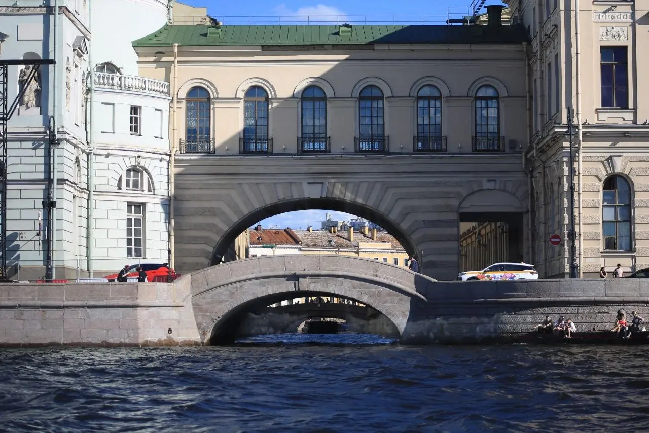 С каналов вид на город под особым углом. Экскурсия была увлекательная, видели Чижика-пыжика, цветные мосты, дом, где прожил последние часы Пушкин, Эрмитаж с воды | Сетка — социальная сеть от hh.ru