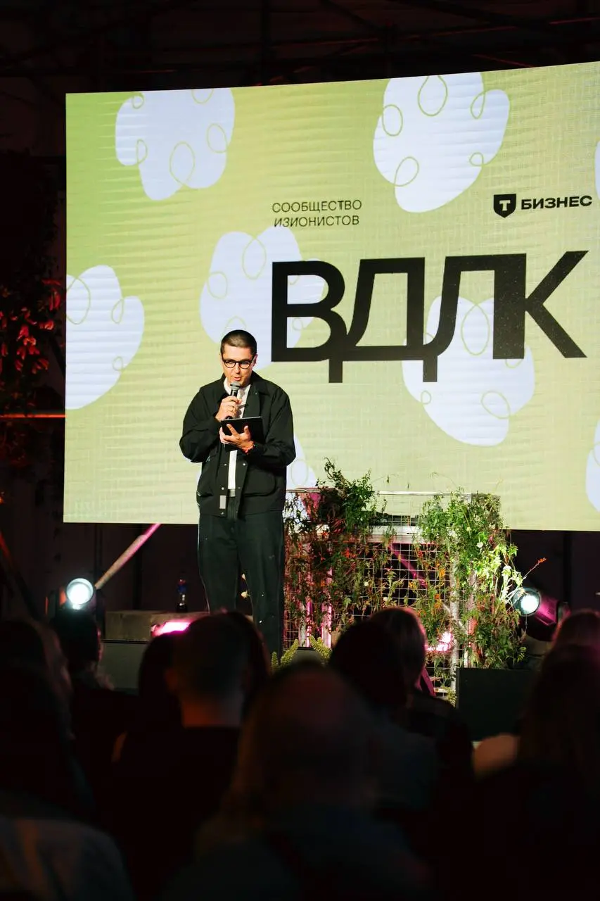 Мы в SETTERS всегда говорили: «Once SETTERS — always SETTERS». И сквозь года это сохраняется.
Я ушла из агентства больше 3 лет назад. За это время сильно сменилась команда | Сетка — социальная сеть от hh.ru