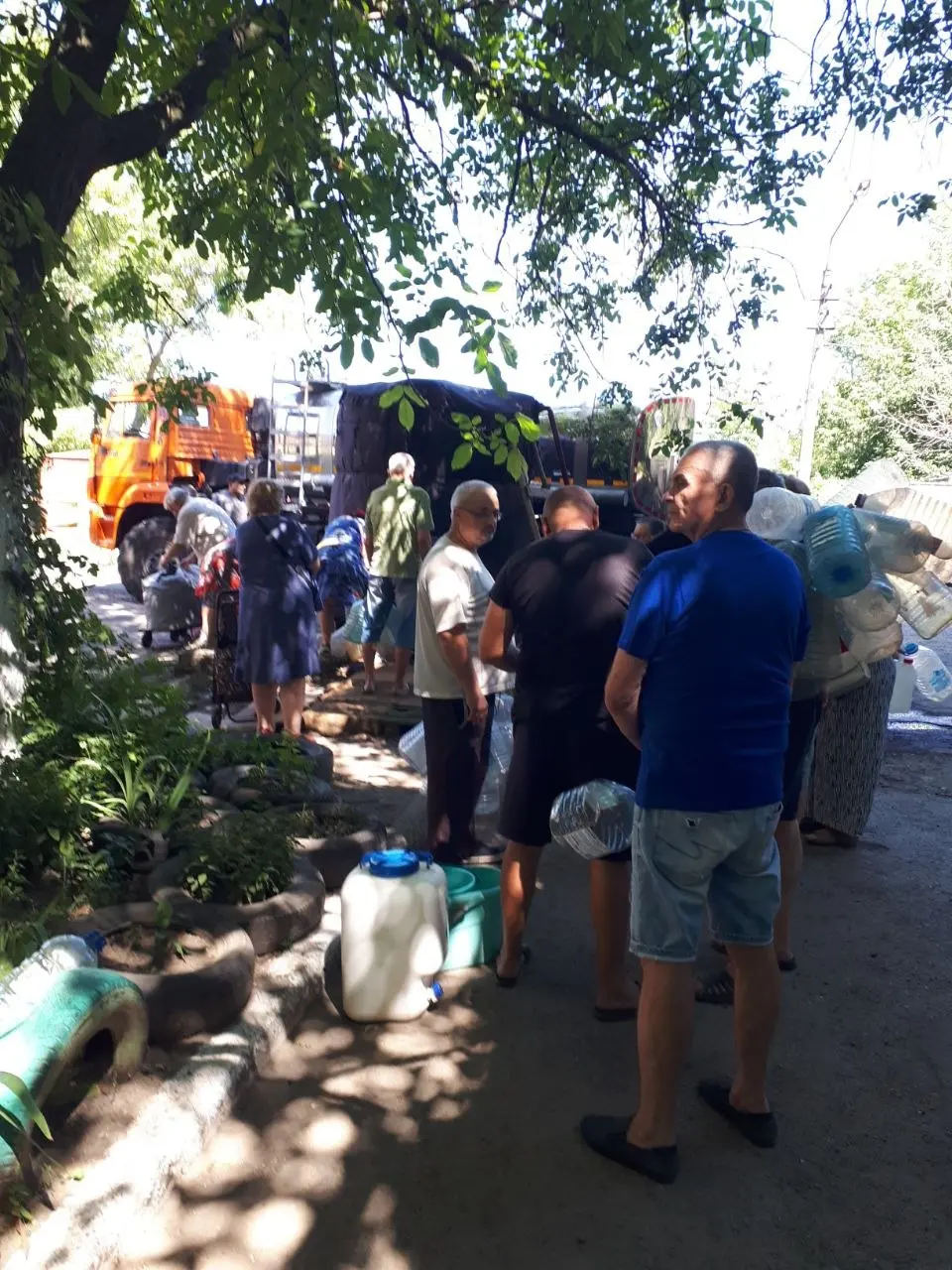 Очередь на привокзальном за водой | Сетка — социальная сеть от hh.ru