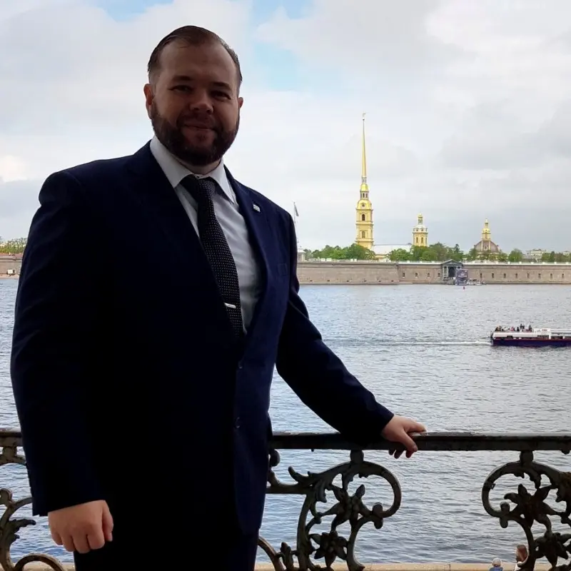 Станислав Ларин
