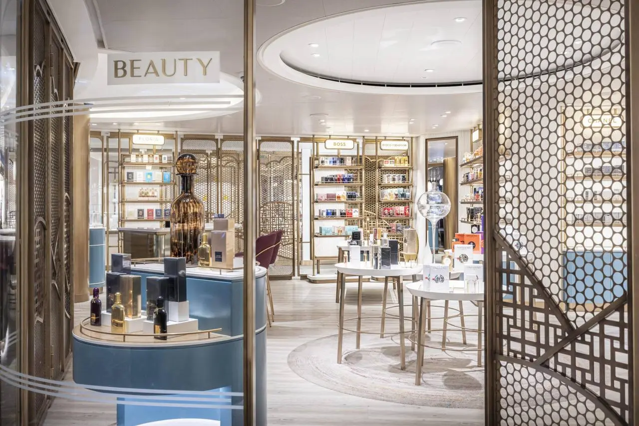 LIFESTYLE × BUSINESS
Как меняются точки контакта с покупателем: beauty отправляется в круиз
Привычный путь beauty-покупателя довольно предсказуем: магазин, салон, маркетплейс, сайт бренда | Сетка — социальная сеть от hh.ru