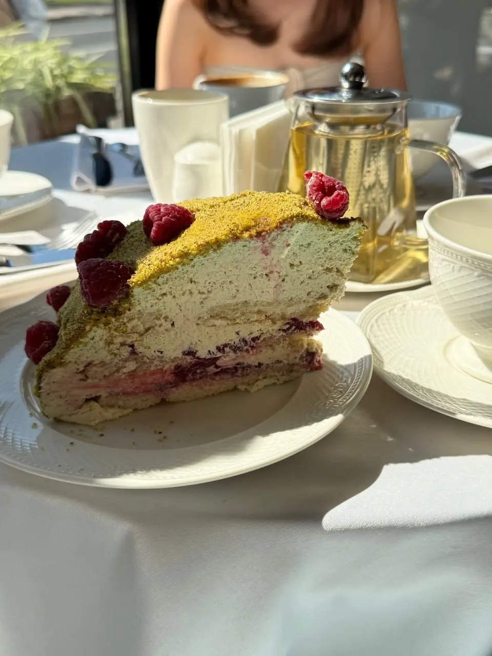 Замечательные были выходные! ☀️
Удалось и проболтать на английском весь субботний завтрак с родственниками Никиты, прилетевшими из Гонконга. И послушать концерт группы «тима ищет свет» в СберСреде | Сетка — социальная сеть от hh.ru