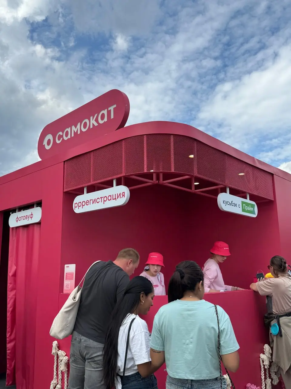 Замечательные были выходные! ☀️
Удалось и проболтать на английском весь субботний завтрак с родственниками Никиты, прилетевшими из Гонконга. И послушать концерт группы «тима ищет свет» в СберСреде | Сетка — социальная сеть от hh.ru