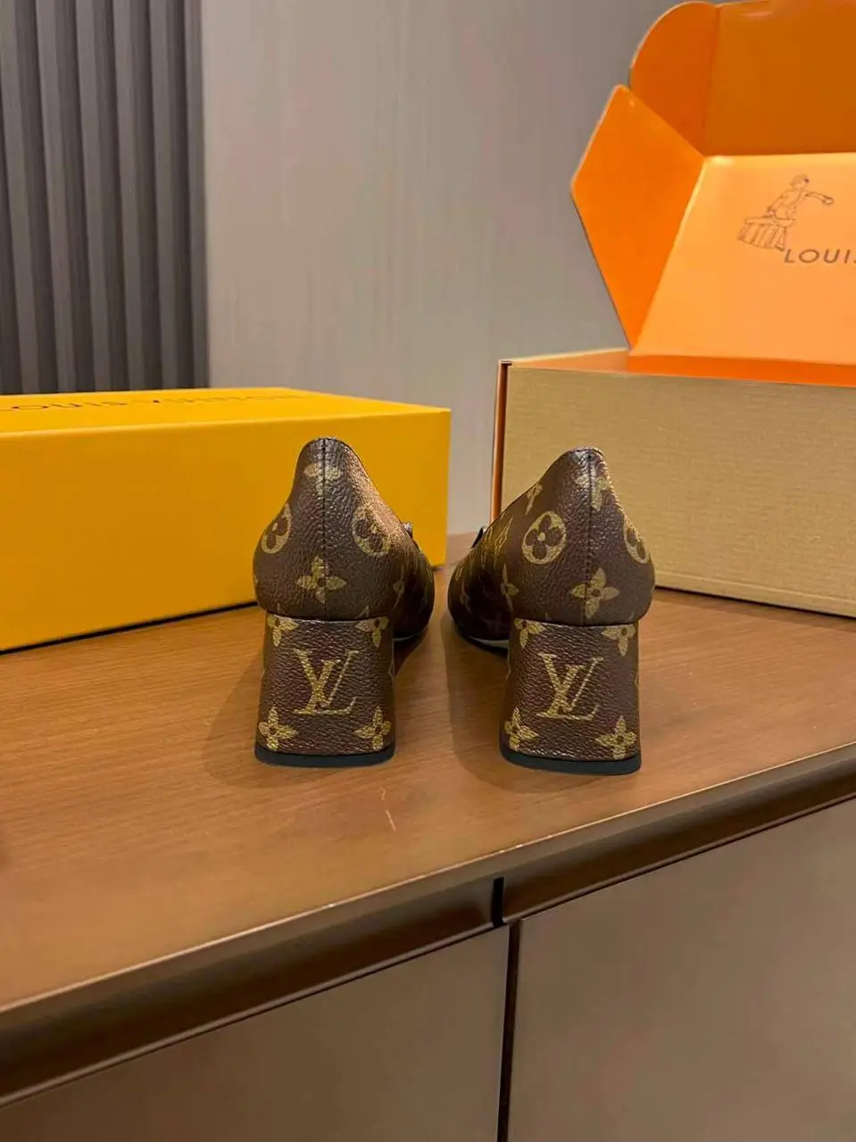 ▪️Премиум
▪️В наличии 36-41 размеры
▪️Цена 16.500₽
▪️Доставка-примерка по Москве
▪️ @byMarybelle
▪️Отправка в регионы ✈️ в этот же день | Сетка — социальная сеть от hh.ru