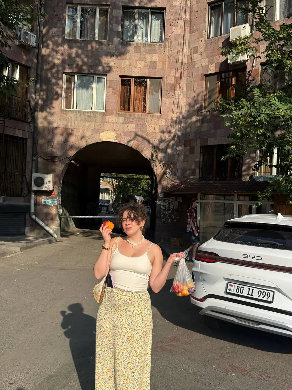 Выходные провели в Ереване 💔 Боже, как я люблю Армению…
Ты только выходишь в зону встреч, как видишь любовь вокруг себя, большие семьи приезжают встречать родных, все с цветами, все обнимаются, целуют... | Сетка — социальная сеть от hh.ru