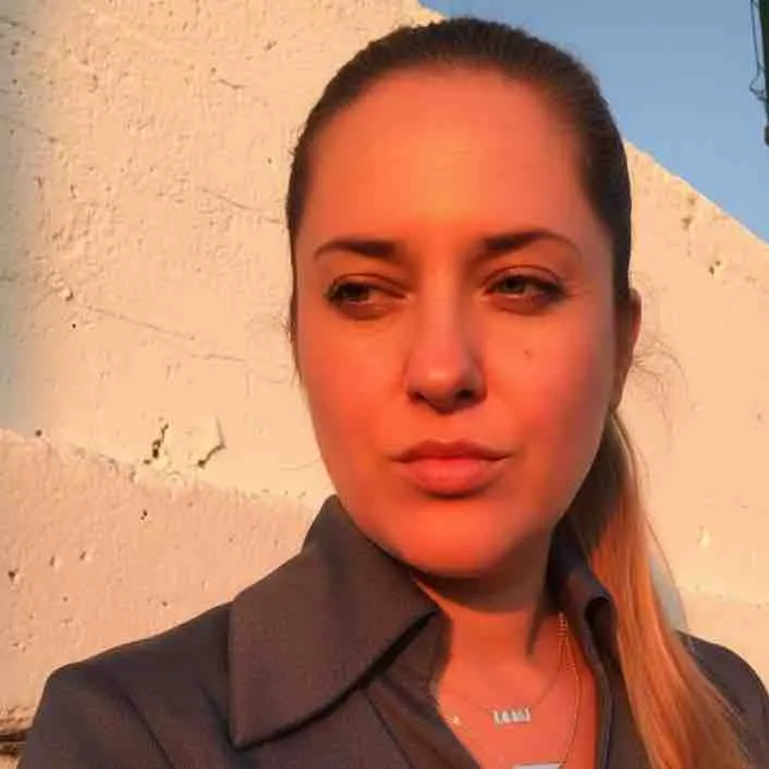 Анна Кручинина