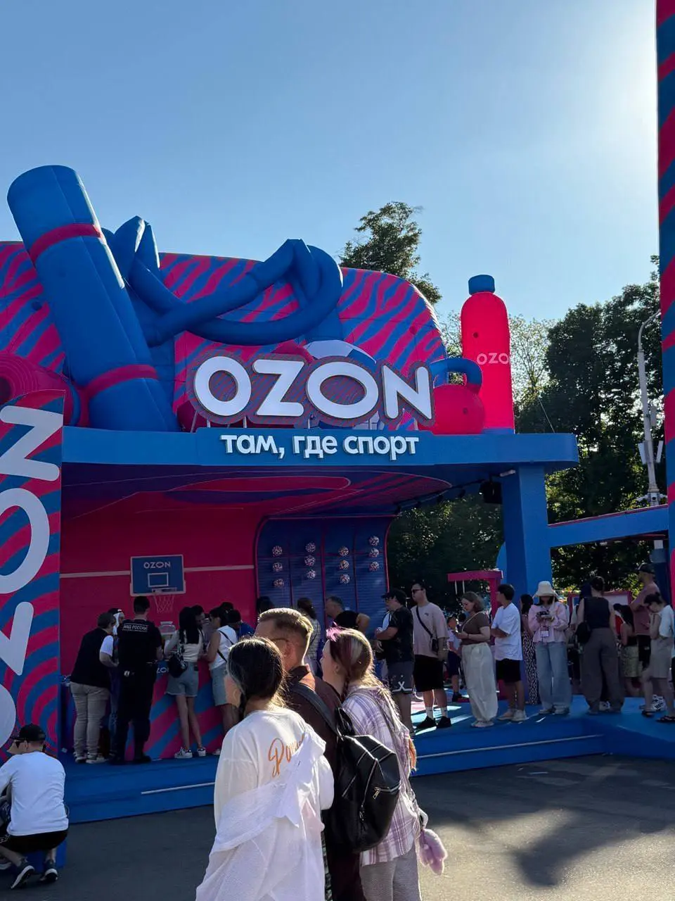 Когда Ozon понравился чужой слоган
Ozon обыграл 11-летие телеканала «Бобёр», посвящённого дому и хобби | Сетка — социальная сеть от hh.ru