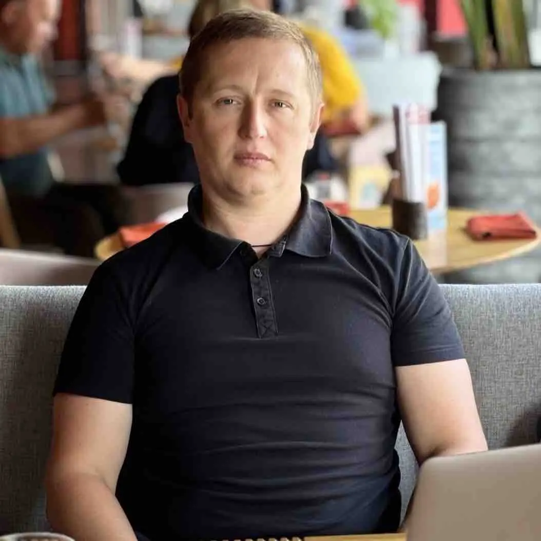 Максим Гоголев