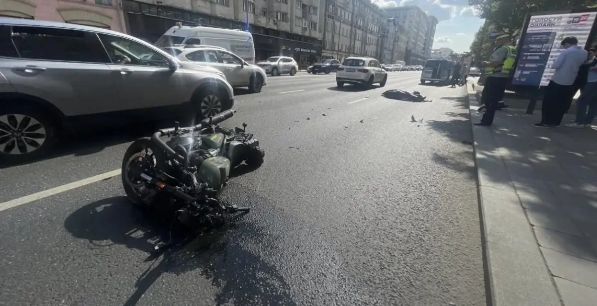 Скорая помощь насмерть сбила зампреда правления Генбанка Дмитрия Ларина в центре Москвы.
Он ехал на мотоцикле | Сетка — социальная сеть от hh.ru