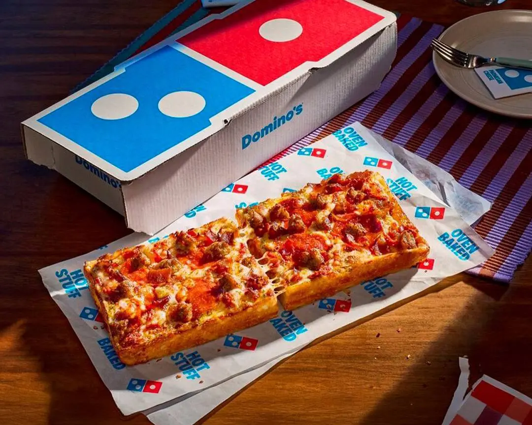 Это случилось: Domino’s пицца выпустила пиццу в форме домино | Сетка — социальная сеть от hh.ru