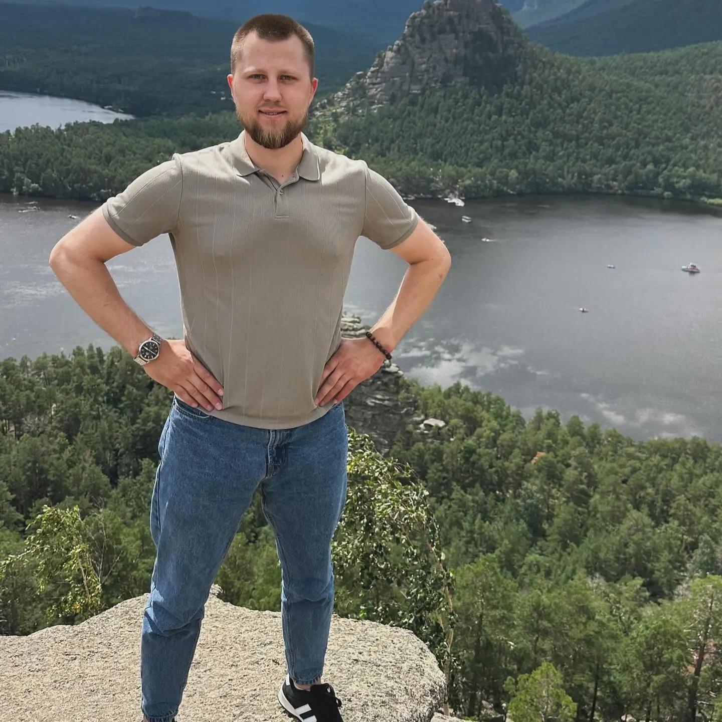 Андрей Новоселов