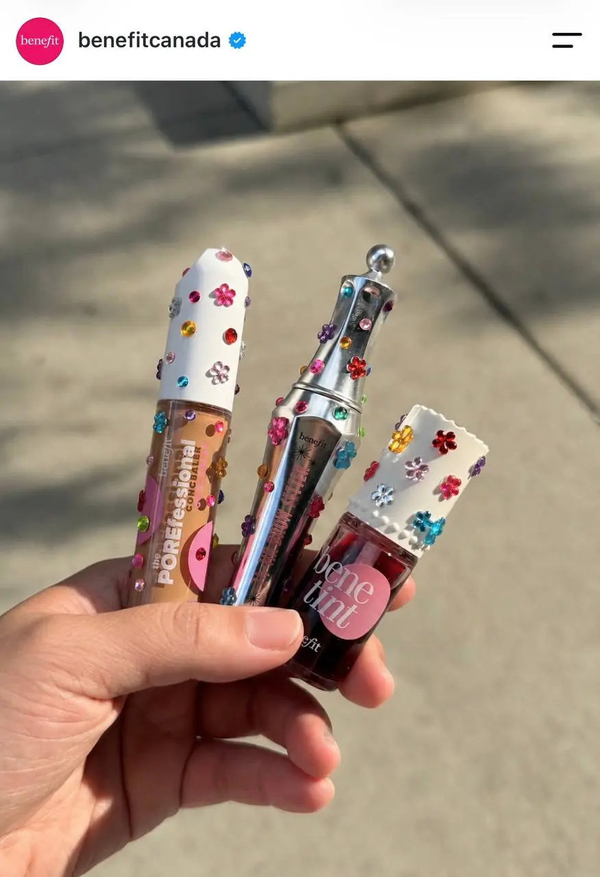 Мировые бренды возродили тренд с «jewel stickers» из-за одного поста инфлюенсерши. Что же ты натворила, Кайли Дженнер? Наши рекомендации сияют 😭 | Сетка — социальная сеть от hh.ru