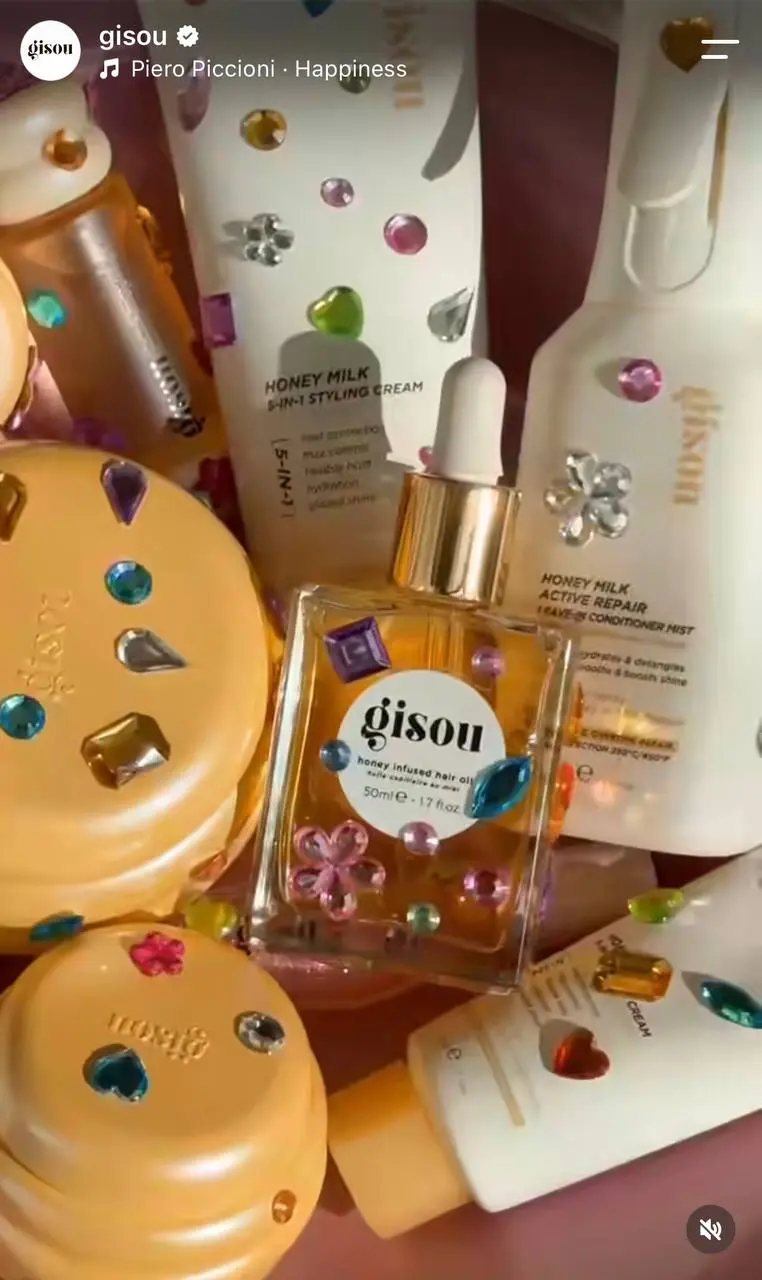 Мировые бренды возродили тренд с «jewel stickers» из-за одного поста инфлюенсерши. Что же ты натворила, Кайли Дженнер? Наши рекомендации сияют 😭 | Сетка — социальная сеть от hh.ru