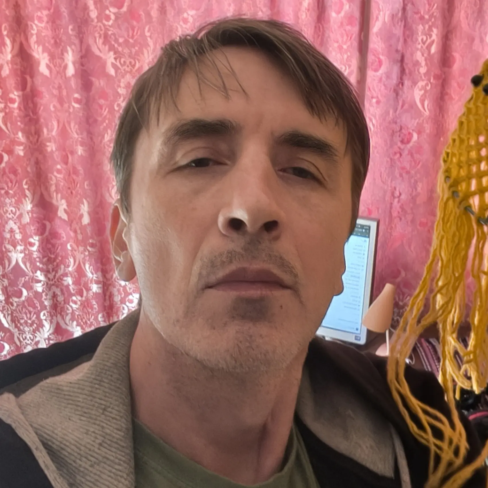 Роман Hinaro