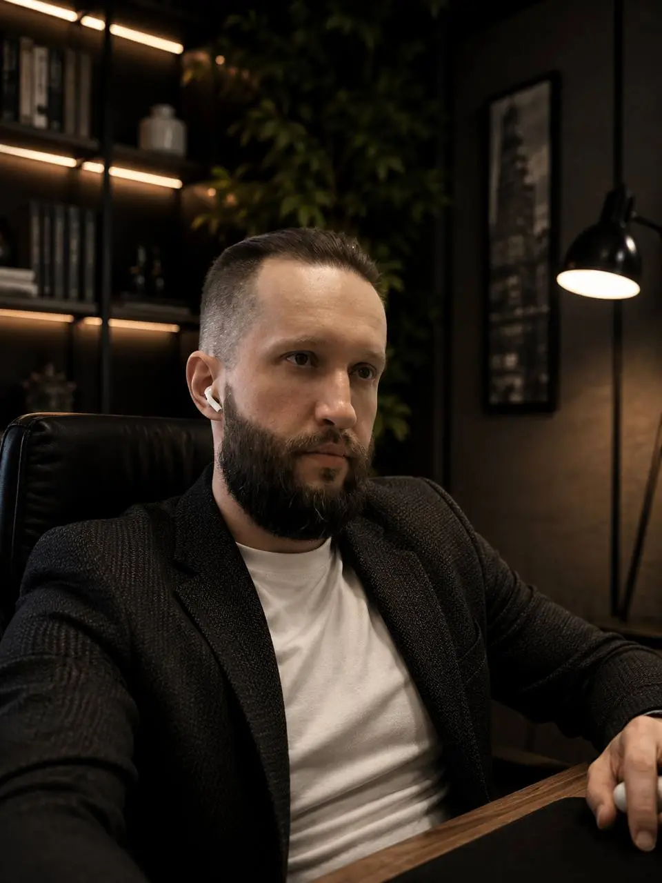 «Автоматизируйте нам всё!» — говорят мне. Я спрашиваю: «А что у вас сейчас происходит?» 🤔
Часто слышу: «Заявки приходят, менеджеры не успевают обрабатывать». Ок | Сетка — социальная сеть от hh.ru