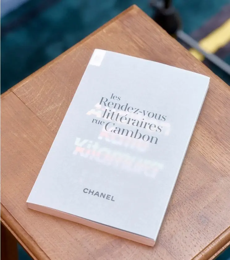 Интеллект – новый люкс: почему бренды массово запускают книжные клубы вместо рекламы у блогеров.
Однотипные инфлюенсеры с вылизанными лентами больше не продают | Сетка — социальная сеть от hh.ru