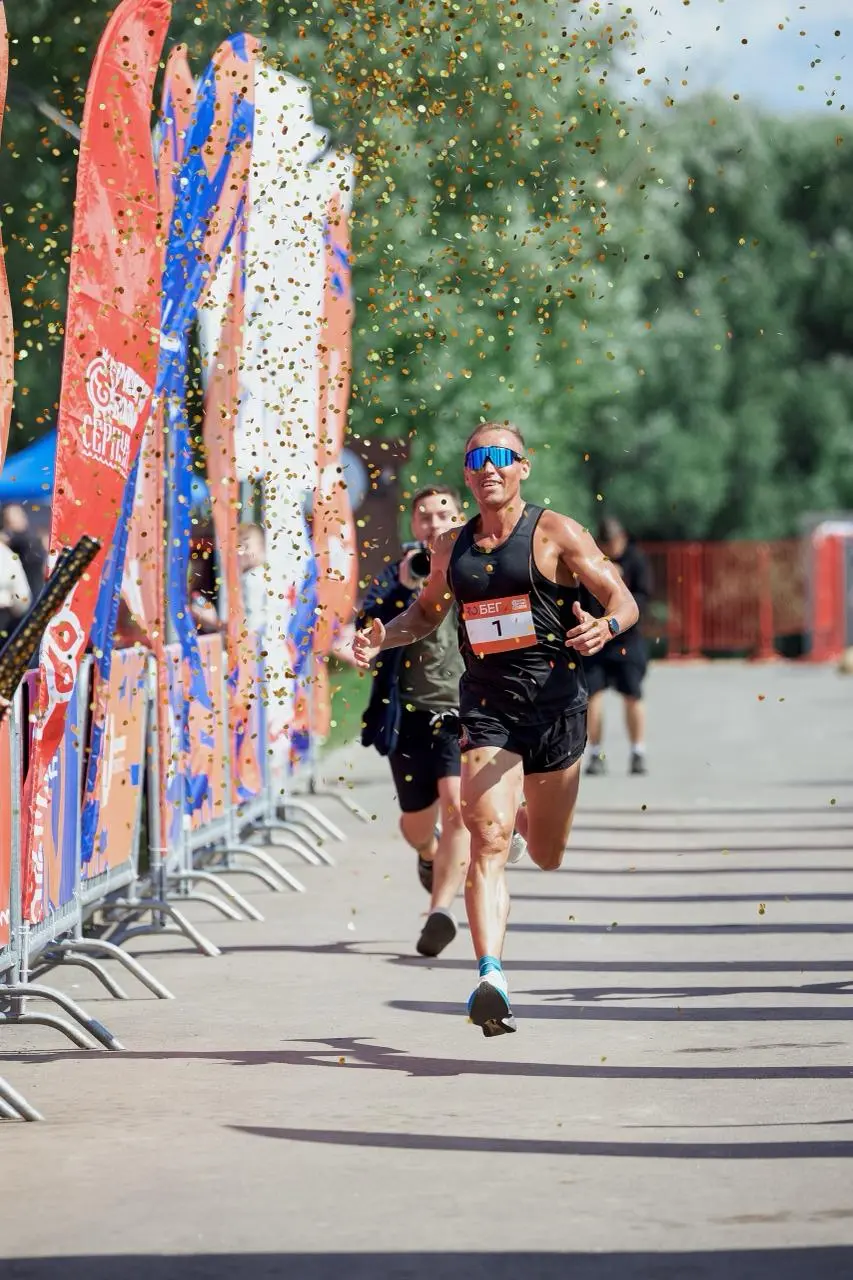 🏃‍♂️ ЗО.БЕГ в Серпухове - рекорд эмоций!
В воскресенье на старт вышли 1150 бегунов, а поддержать их пришли почти 2000 болельщиков. Порт Серпухова на день стал местом, переполненным от эмоций | Сетка — социальная сеть от hh.ru