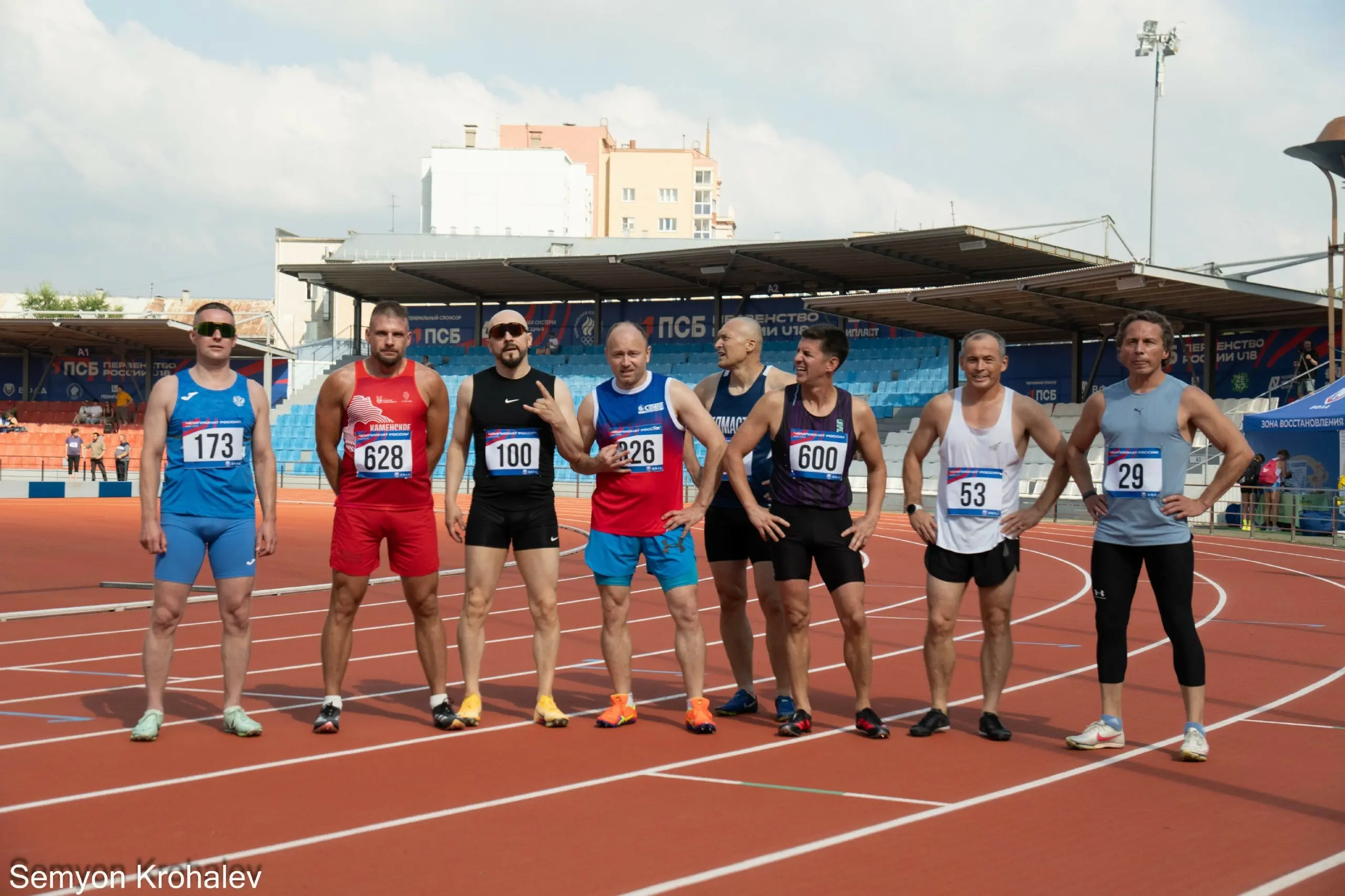 🏃‍♂️✨ Денис Ганя — серебряный призёр Чемпионата России по лёгкой атлетике Мастерс!
Наш креативный дизайнер исполнил детскую мечту: взял серебро на дистанции 100 метров и стал четвёртым на 200 метрах в... | Сетка — социальная сеть от hh.ru