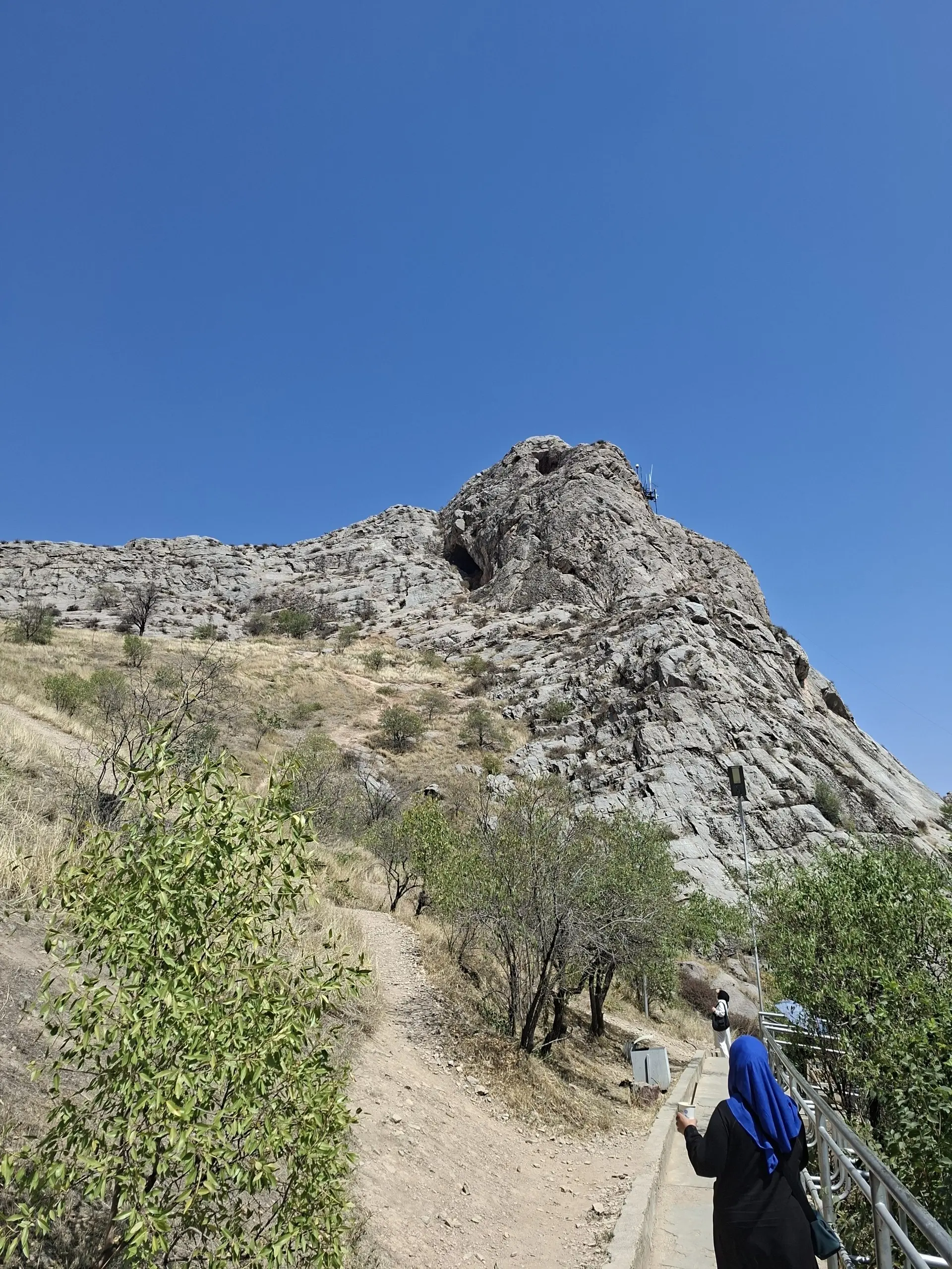 Вчера посетил гору Сулейман Тоо
📍Ош, Кыргыстан | Сетка — социальная сеть от hh.ru