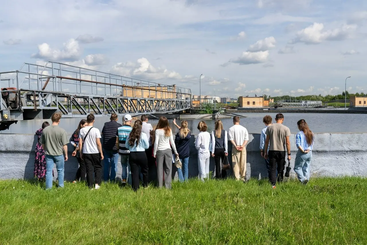 🎓 Студенты 2 курса НИУ МГСУ посетили Люберецкие очистные сооружения.
Целевики учатся на строительном факультете и эта практика стала их первым знакомством с производством вживую | Сетка — социальная сеть от hh.ru