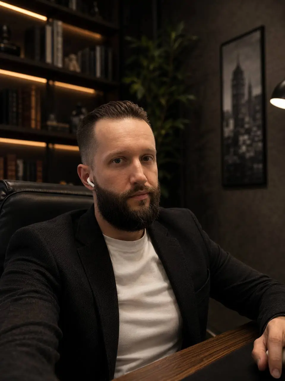Мой AI-ассистент вчера обработал 40 заявок, пока я пил кофе ☕️
Он не просит повышения, не уходит на больничный и не забывает перезвонить | Сетка — социальная сеть от hh.ru