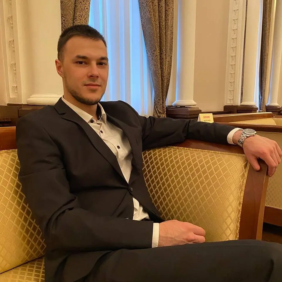 Виктор Жирнов
