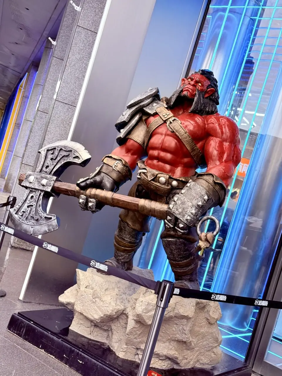 🍚#disimon
Шанхай украсили в честь главного турнира по игре Dota 2
Сейчас в Шанхае проходит The International 2026, а уже в эти выходные состоятся решающие матчи турнира | Сетка — социальная сеть от hh.ru
