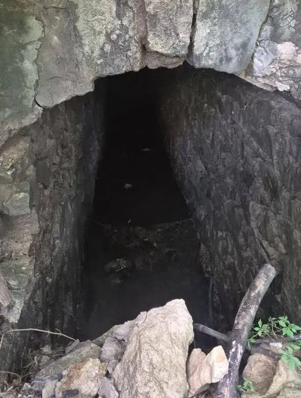 ❗️ В Железноводске во время ремонта улицы Ленина нашли подземный тоннель
Старинный ход обнаружили возле остановки «Чапаева» | Сетка — социальная сеть от hh.ru