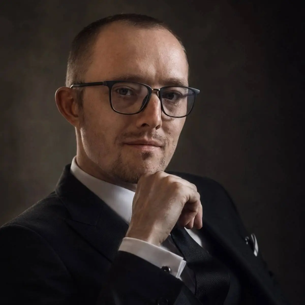 Александр Викторович