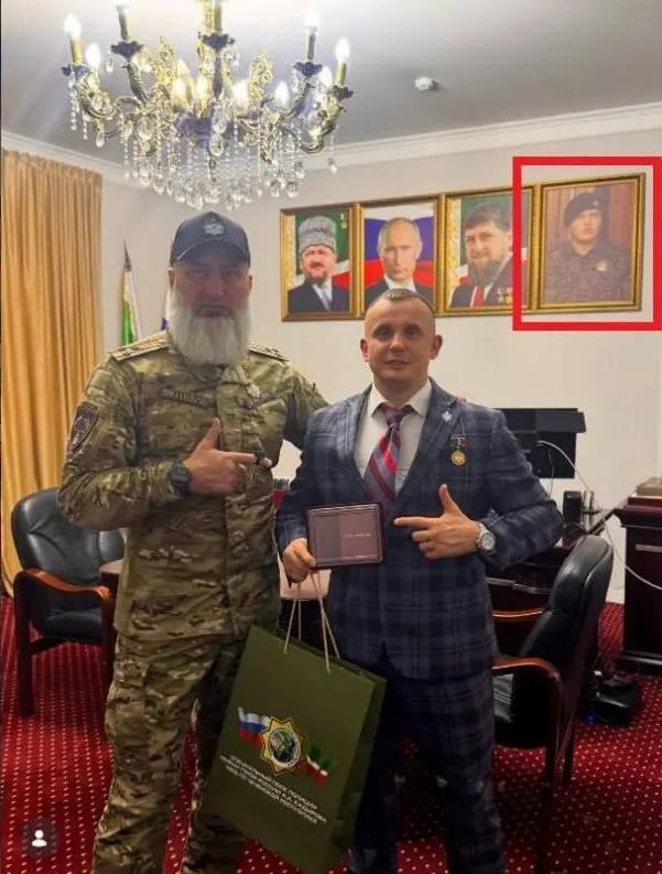 Портреты Адама Кадырова начали вешать в Чечне рядом с Путиным | Сетка — социальная сеть от hh.ru