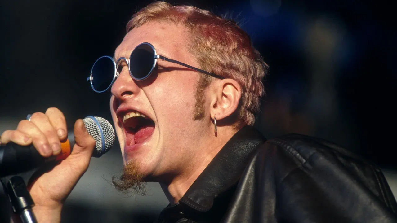 22.08.1967 — день рождения Лейна Стэйли. Голос Alice in Chains, живая легенда гранжа. Ушёл в 34 из-за передозировки, но его музыка осталась навсегда | Сетка — социальная сеть от hh.ru