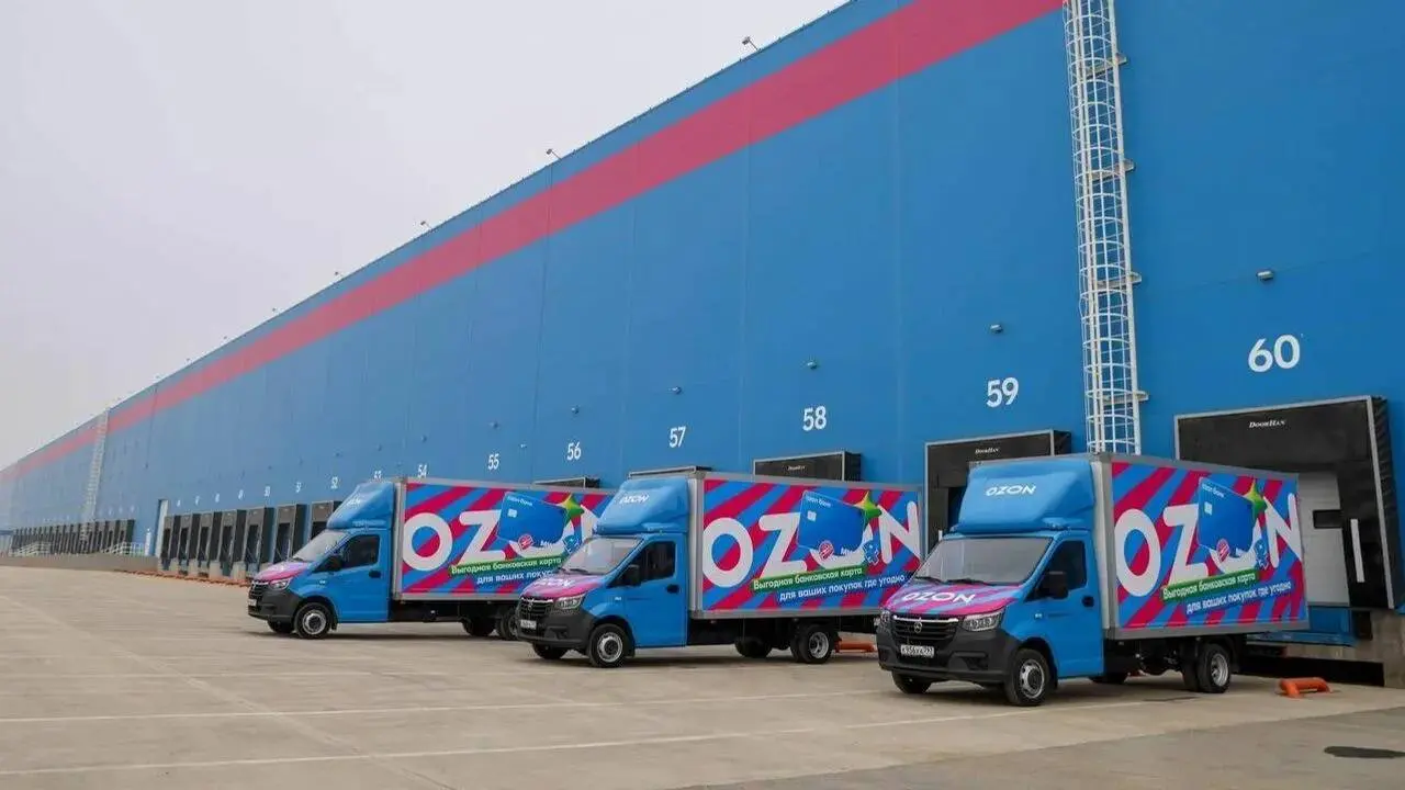 Беспилотники впервые атаковали склад Ozon.
После атаки БПЛА повреждён логистический центр компании в Самарской области, сообщил губернатор региона.
"В результате атаки на складе начался пожар | Сетка — социальная сеть от hh.ru