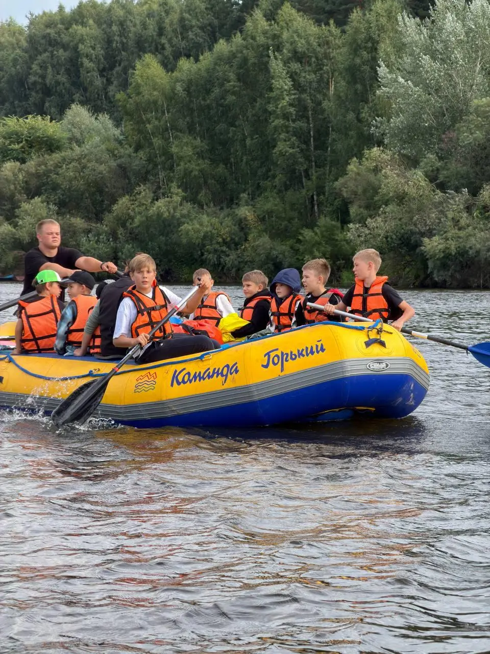 🛶 Уехал на сплав с сыновьями
Эти выходные решил провести на сплаве вместе с сыновьями. Отправились большой мужской компанией, 50+ человек - только отцы и дети | Сетка — социальная сеть от hh.ru