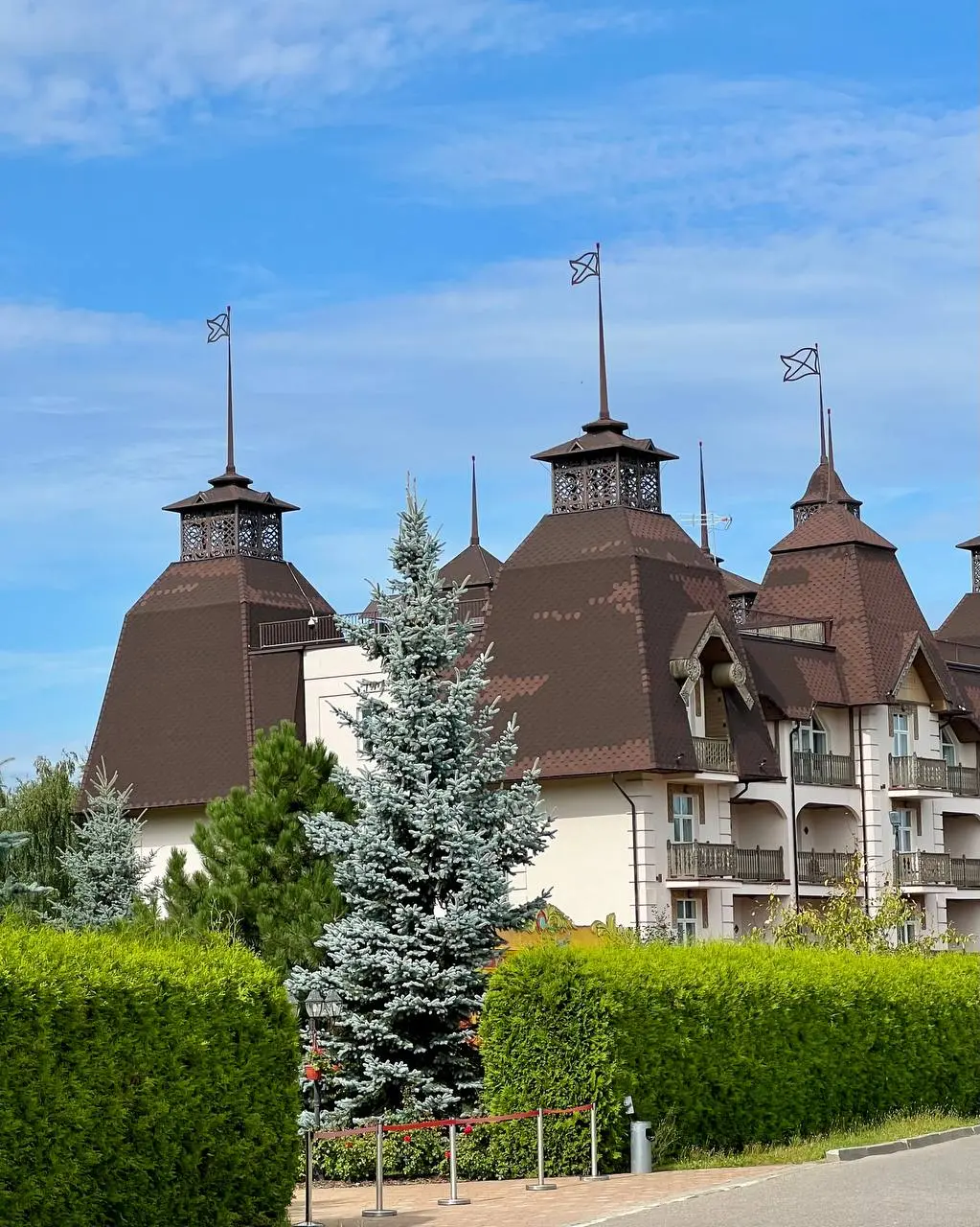 Это было шумно, вкусно, весело и интересно
Корпоратив в 📍парк-отеле Орловский
Было всё: песни, шутки, тосты, душевные разговоры и долгие прогулки
Спасибо всем и каждому за компанию и атмосферу!
В этом... | Сетка — социальная сеть от hh.ru