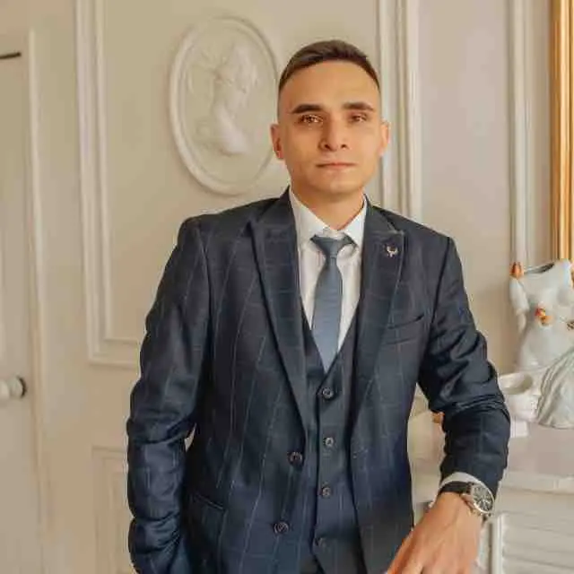 Денис Огурцов