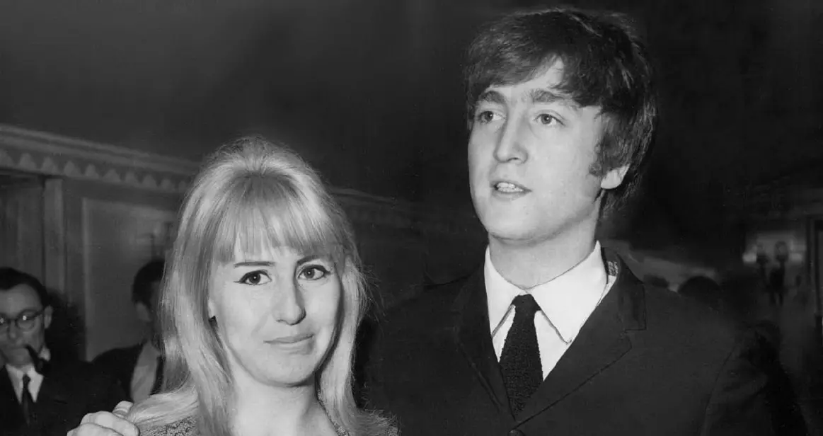 23 августа 1962 года — день, когда Джон Леннон и Синтия Пауэлл официально стали мужем и женой. Их знакомство произошло ещё в студенческие годы в Ливерпульском колледже искусств | Сетка — социальная сеть от hh.ru