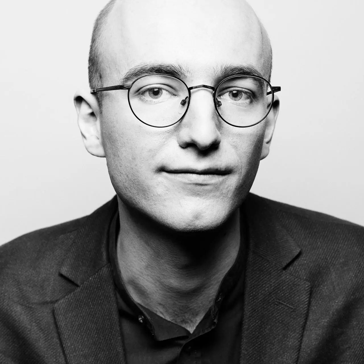 Архитектор вашей цифровой зависимости
Знакомьтесь, это Аза Раскин.
Человек, который легально украл у нас годы жизни | Сетка — социальная сеть от hh.ru