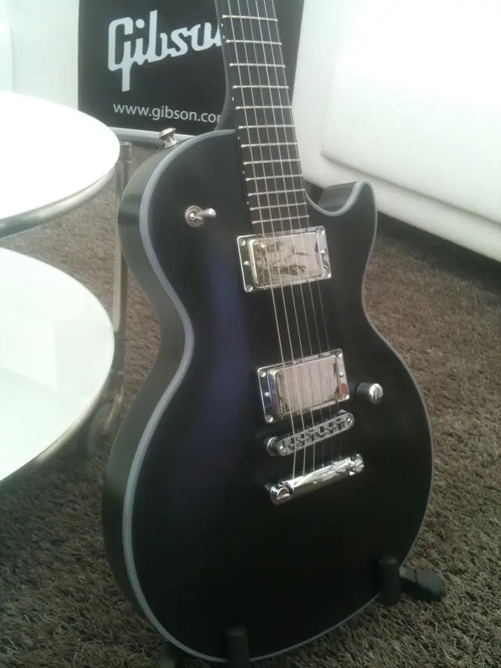 Gibson Paul Landers Les Paul — это подписная модель легендарного гитариста Rammstein. Корпус из красного дерева даёт плотный, бархатистый и насыщенный звук, который идеально ложится в тяжёлую музыку | Сетка — социальная сеть от hh.ru