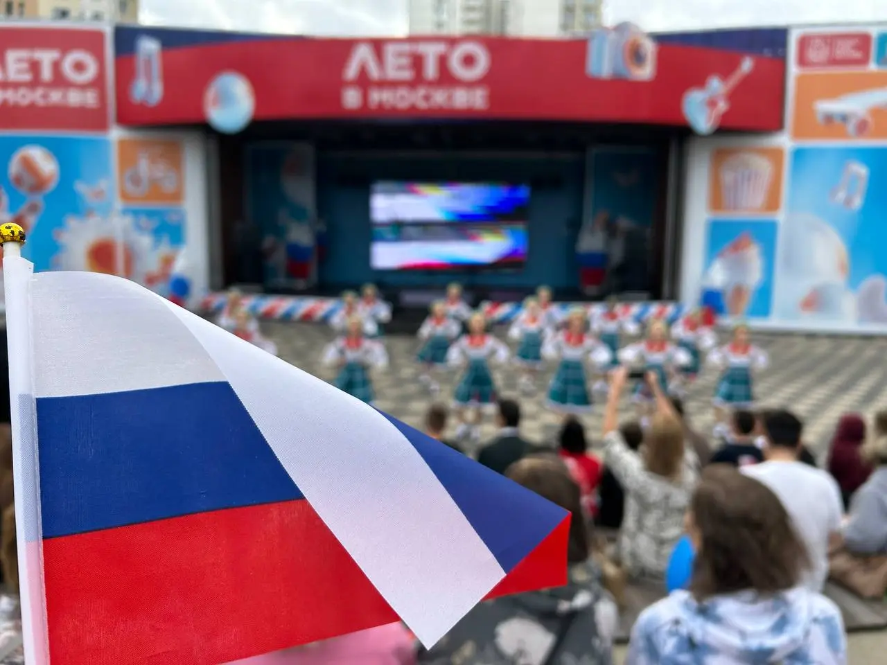 22 августа - День Государственного флага России! 🇷🇺
Этот день - не просто государственный праздник. Мы чествуем один из главных символов нашего Отечества - наш триколор | Сетка — социальная сеть от hh.ru