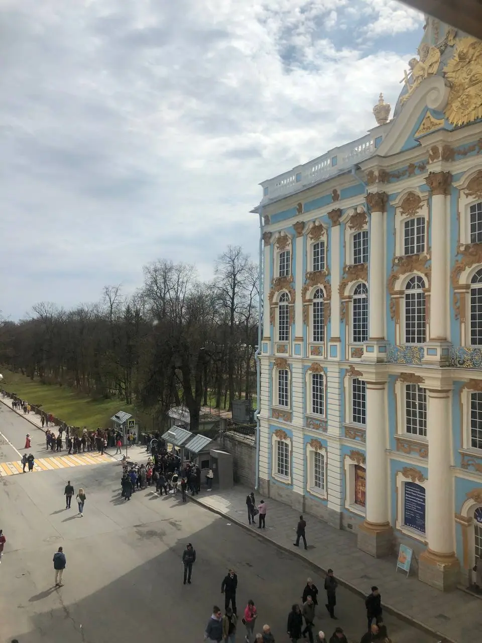 🏛 Екатерининская церковь в Царском Селе: кусочек истории в сердце Пушкина 🏛
Если вы гуляете по Пушкину (бывшему Царскому Селу) и хотите прикоснуться к истории, обязательно загляните к Екатерининской ц... | Сетка — социальная сеть от hh.ru