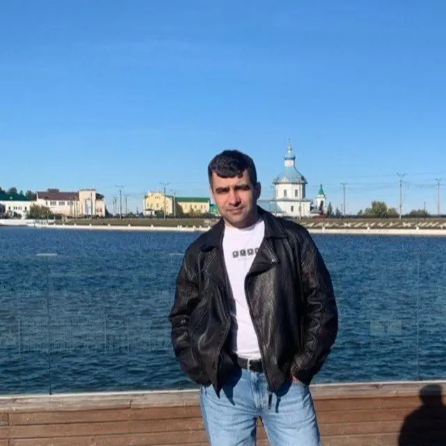Руслан Петров