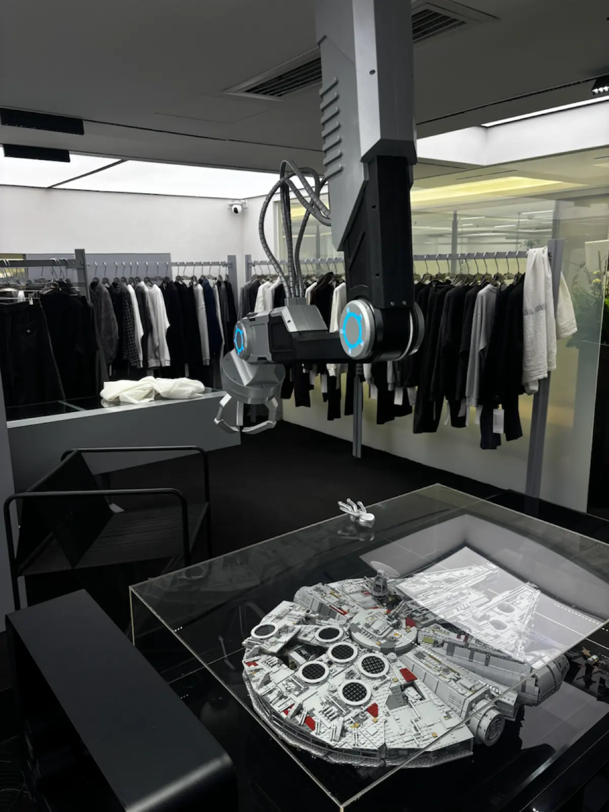 Рабочая неделя в Гуанчжоу 🇨🇳
С мужским брендом одежды @vnachale.lab
Работали над коллекцией, выбирали упаковку, принимали партию на производстве, снимали контент и изучали локальные бренды 🤙 | Сетка — социальная сеть от hh.ru