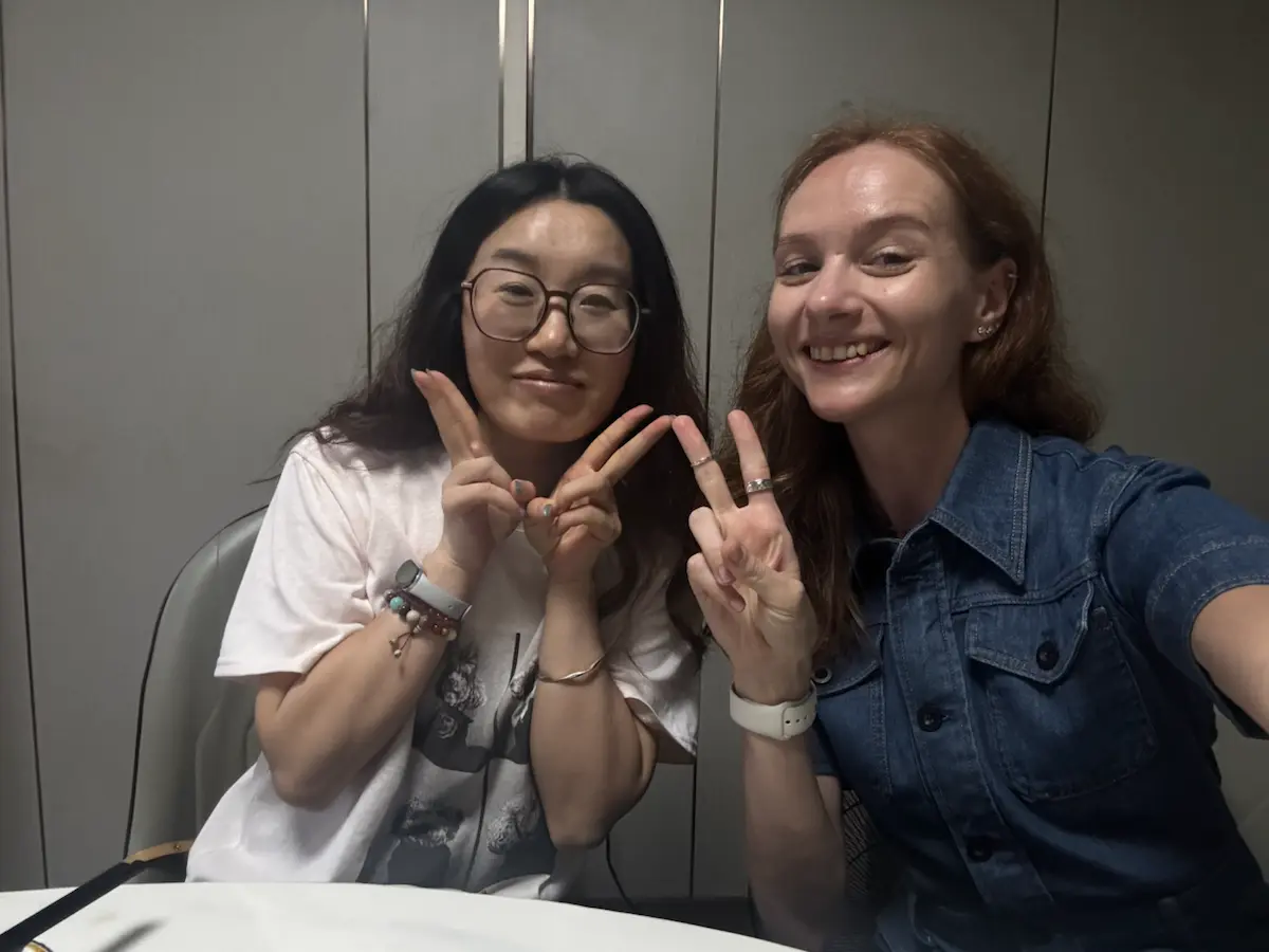 Рабочая неделя в Гуанчжоу 🇨🇳
С мужским брендом одежды @vnachale.lab
Работали над коллекцией, выбирали упаковку, принимали партию на производстве, снимали контент и изучали локальные бренды 🤙 | Сетка — социальная сеть от hh.ru