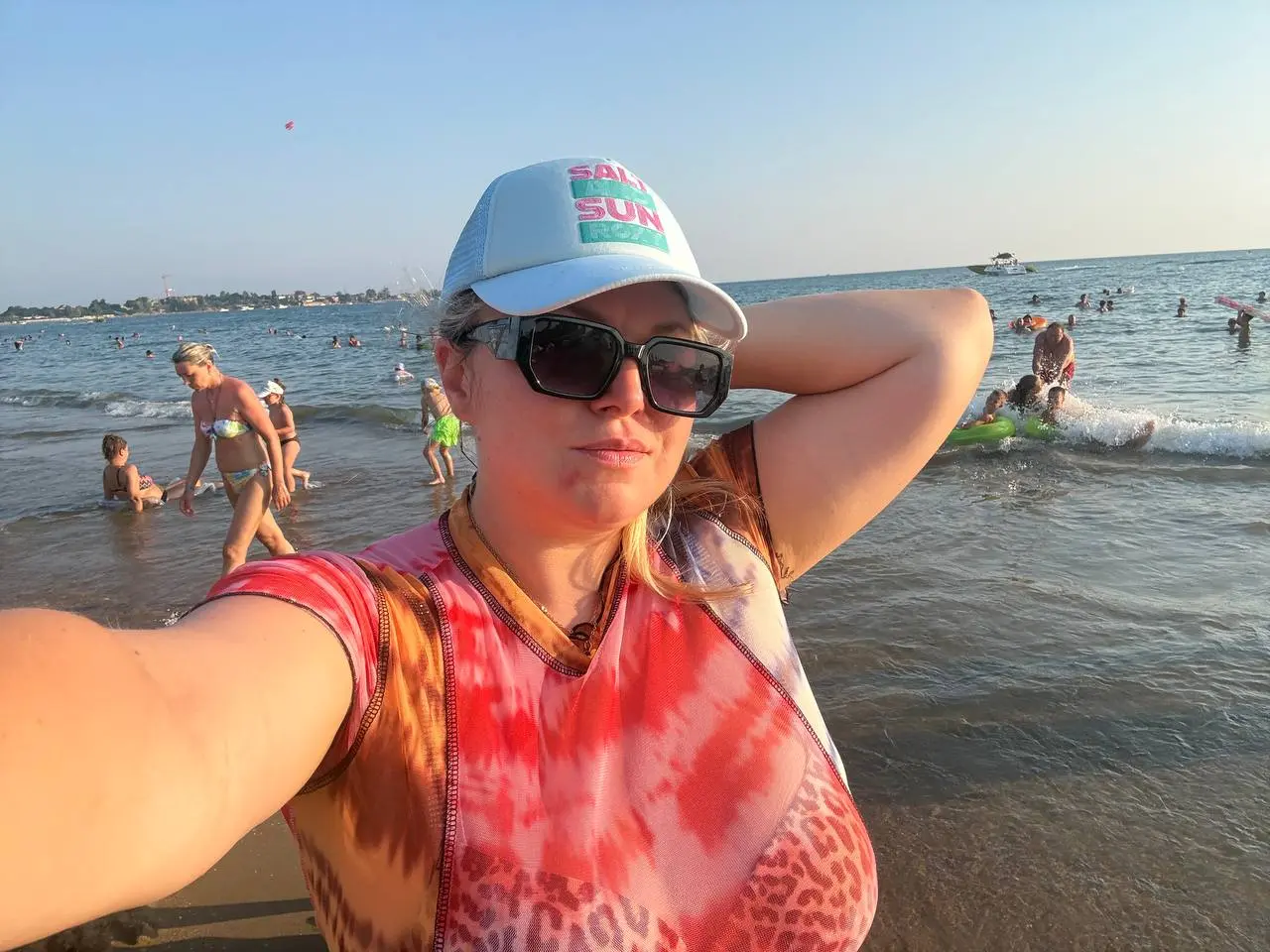 В Турцию в этом году я вообще не собиралась 😅 А в итоге второй год подряд оказалась в том же отеле и практически в те же даты | Сетка — социальная сеть от hh.ru