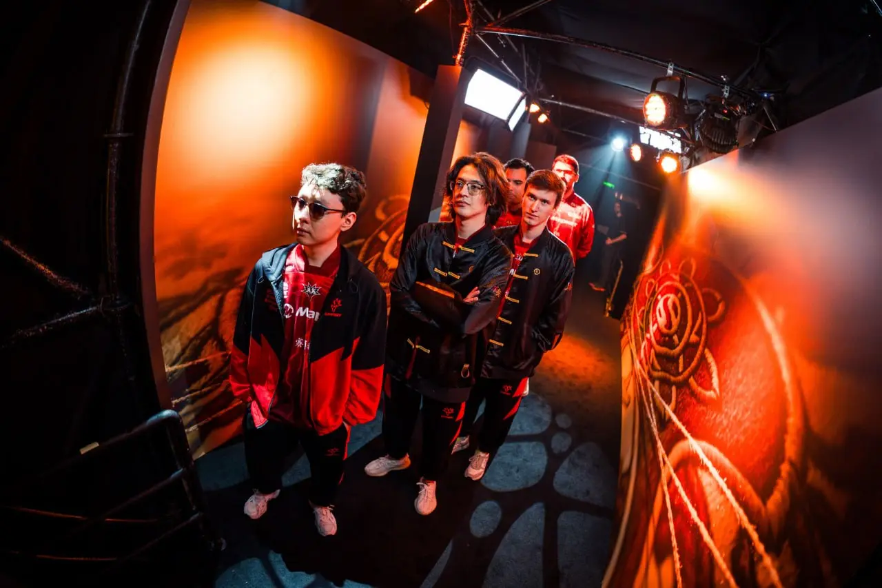 🍚#disimon
Team Yandex впервые сыграла на главном турнире по Dota 2 и сразу заняла третье место
Состав по Dota 2 подписали только в июне 2025 года | Сетка — социальная сеть от hh.ru