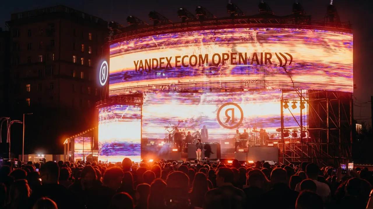 Как меняется маркетинг в ecommerce
21 августа в Москве прошёл Yandex Ecom Open Air. Представители индустрии обсудили, как технологии меняют онлайн-коммерцию и работу с покупателем | Сетка — социальная сеть от hh.ru