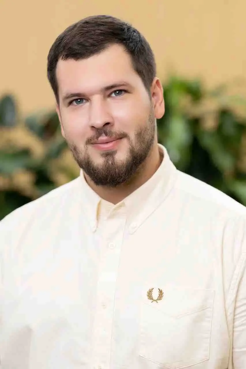 Александр Серов